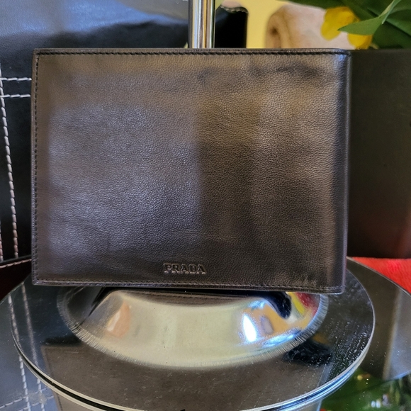 PRADA BLACK XL LOGO MEN'S WALLET. - Picture 4 of 8